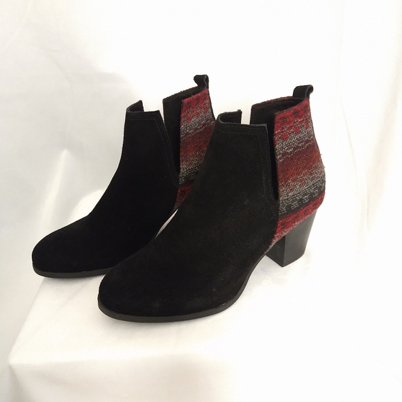 Minnetonka Mari Suede Black And Red Slip-on Ankle Bootie, size 7.5 - Picture 8 of 8